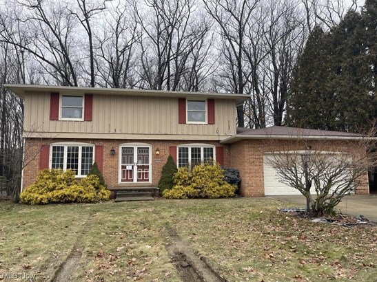Single Family Residence, Colonial - Parma, OH