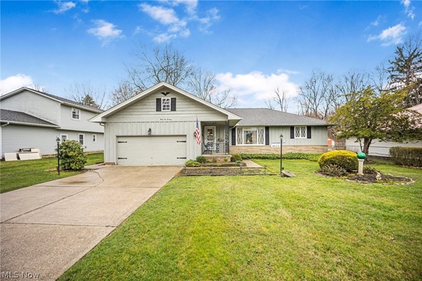 Single Family Residence, Ranch - Richmond Heights, OH