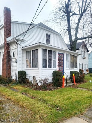 Single Family Residence, Bungalow - Lorain, OH
