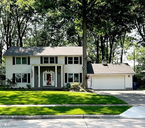 Single Family Residence, Colonial - Lorain, OH
