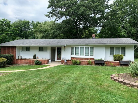 Single Family Residence, Ranch - Broadview Heights, OH