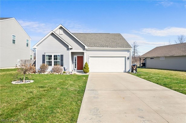 Single Family Residence, Ranch - Elyria, OH