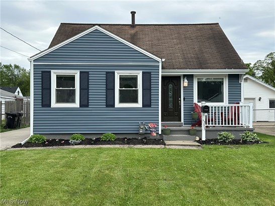 Cape Cod, Single Family Residence - Elyria, OH