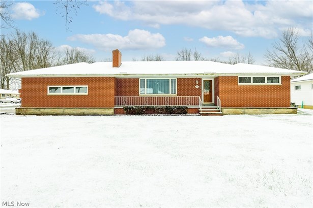 Single Family Residence, Ranch - Elyria, OH
