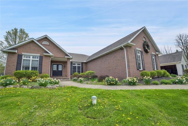 Single Family Residence, Ranch - Akron, OH