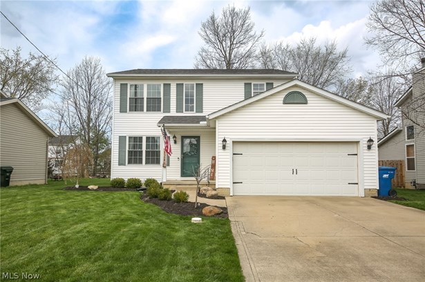 Single Family Residence, Colonial - North Ridgeville, OH