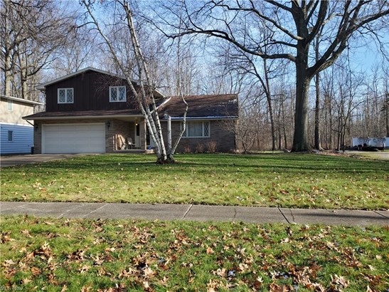 Colonial, Single Family - Lorain, OH