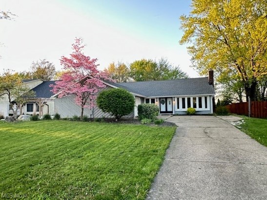 Single Family Residence, Ranch - Strongsville, OH