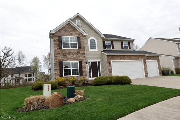 Single Family Residence, Traditional - Avon, OH