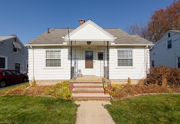 Bungalow,Cape Cod, Single Family - Elyria, OH