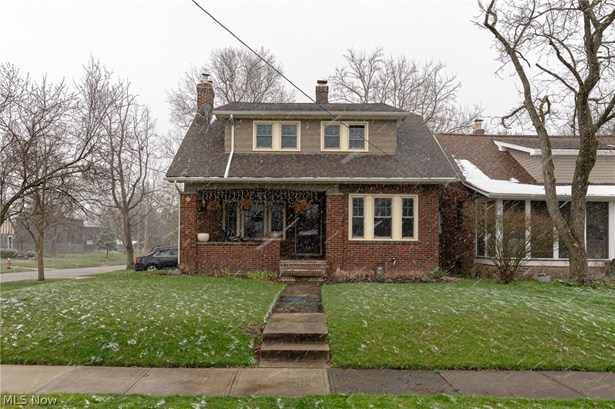 Single Family Residence, Colonial - Bedford, OH