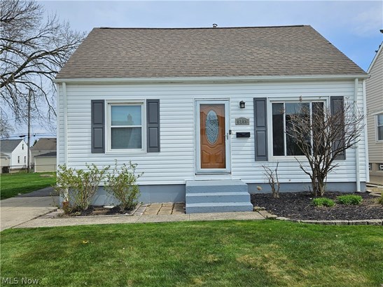 Bungalow,Cape Cod, Single Family Residence - Parma, OH