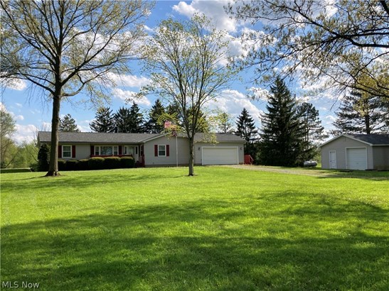 Single Family Residence, Ranch - Litchfield, OH