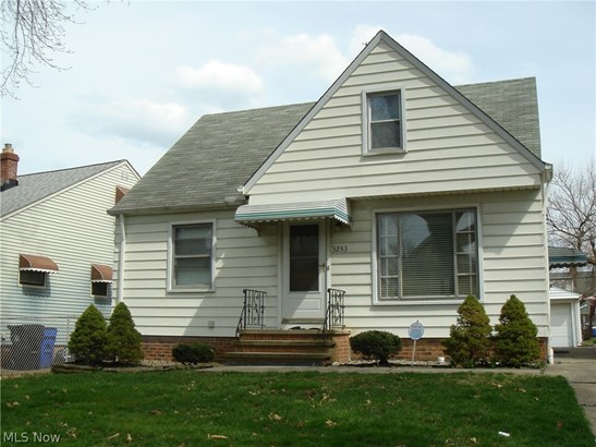 Bungalow,Cape Cod, Single Family Residence - Cleveland, OH