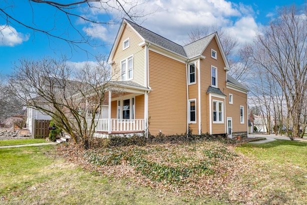 Colonial, Single Family - Cleveland, OH