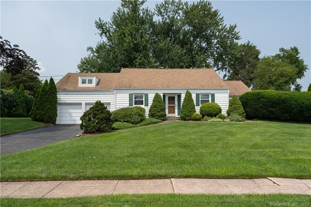 Single Family For Sale, Cape Cod - North Haven, CT