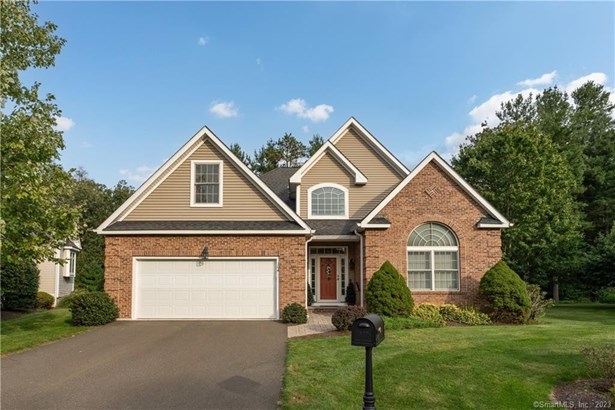Single Family For Sale, Cape Cod - Cheshire, CT
