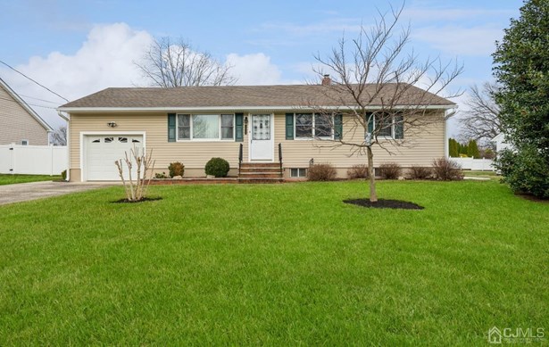 Single Family Residence, Ranch - North Brunswick, NJ
