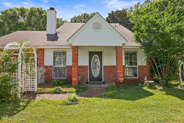 Single Family Residence, Traditional - Pearl, MS