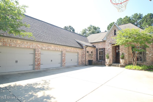 Single Family Residence, Traditional - Madison, MS