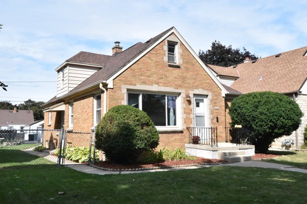 3-Bedroom Brick Cape Cod