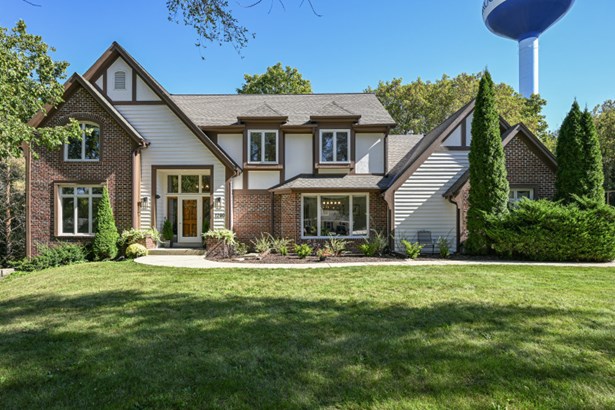 Crisp Colonial w/Tudor Flair