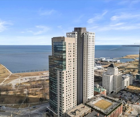 Luxury Condo Living!