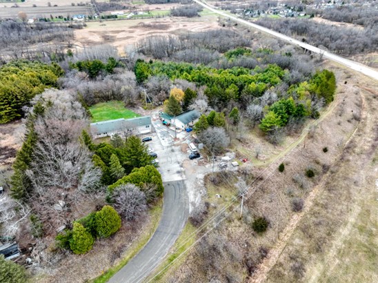 Privacy & 8 acres!