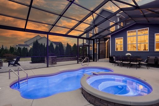 Your very own Saltwater Pool and Spa!