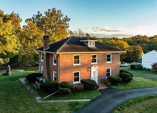 218 W Locust Street 4 bedroom 3 bath