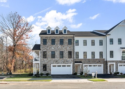 Front view of end unit Townhouse