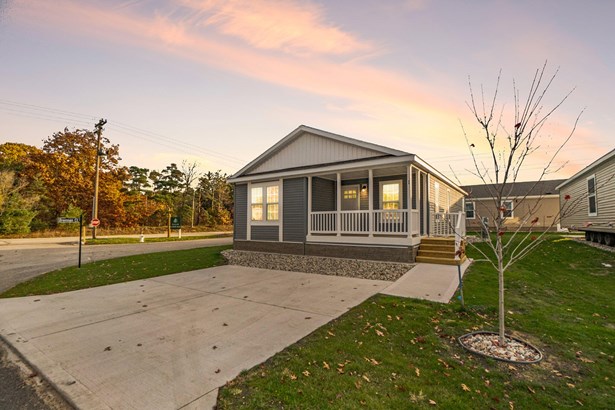 Single Family Residence, Mobile - Norton Shores, MI