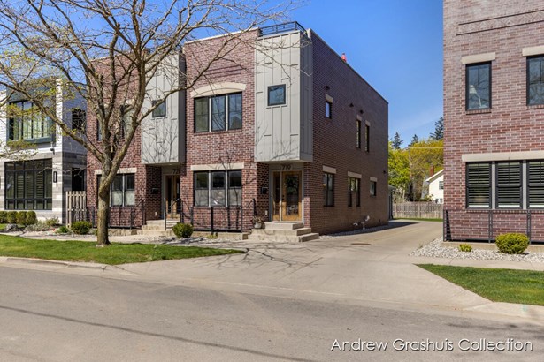 Condominium, Contemporary - East Grand Rapids, MI