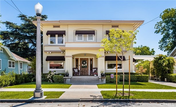 Single Family Residence, Custom Built,Traditional - Orange, CA