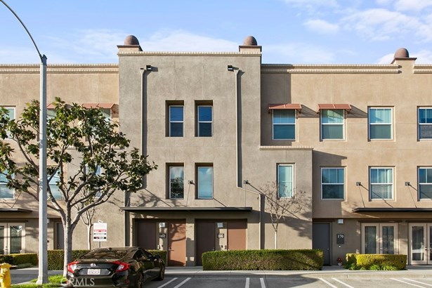 Condominium, Modern - Fullerton, CA