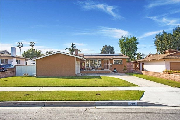 Single Family Residence, Ranch - Costa Mesa, CA
