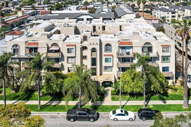 Condominium - Long Beach, CA