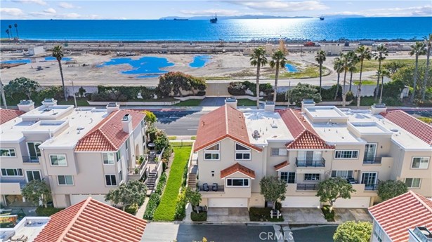 Mediterranean, Single Family Residence - Huntington Beach, CA