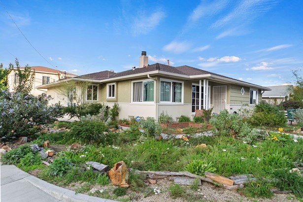 Single Family Residence - Huntington Beach, CA