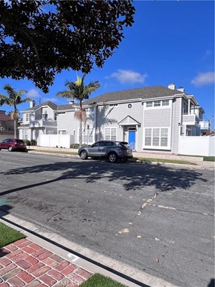 Single Family Residence - Huntington Beach, CA