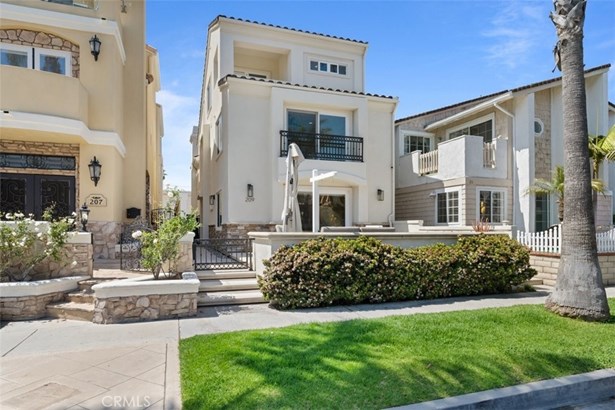 Single Family Residence, Modern,Spanish - Huntington Beach, CA