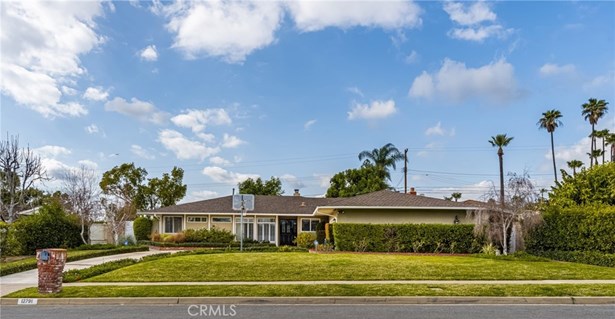 Single Family Residence, Traditional - North Tustin, CA