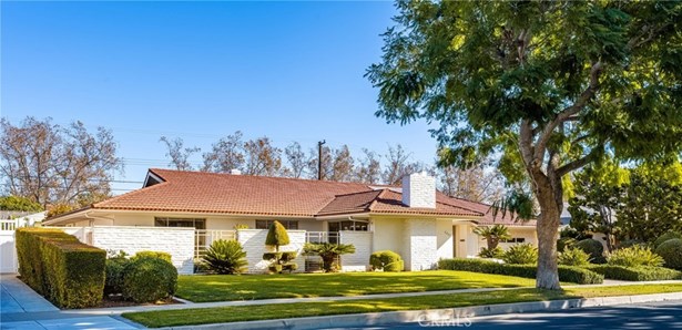 Single Family Residence, Ranch - Santa Ana, CA