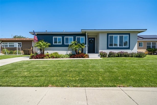 Modern,Traditional, Single Family Residence - Lakewood, CA