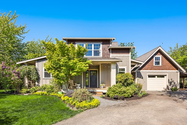 2506 Soundview Drive NE