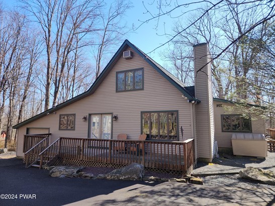 Chalet, Single Family Residence - Lords Valley, PA