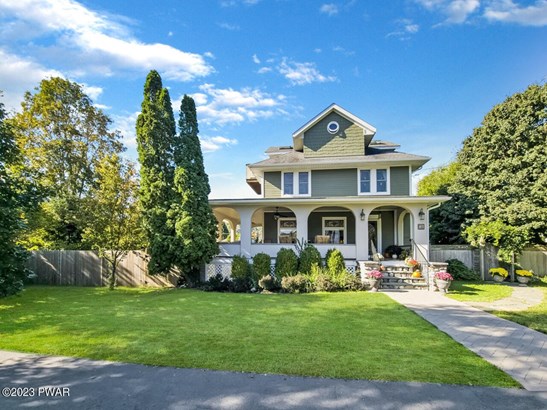 Single Family Residence, Colonial - Milford, PA
