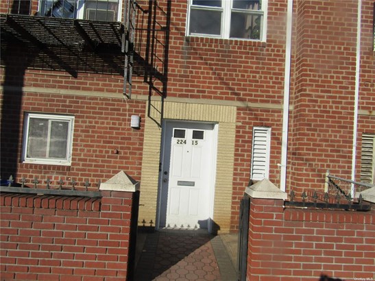 Apt In House, Apartment - Bellerose, NY
