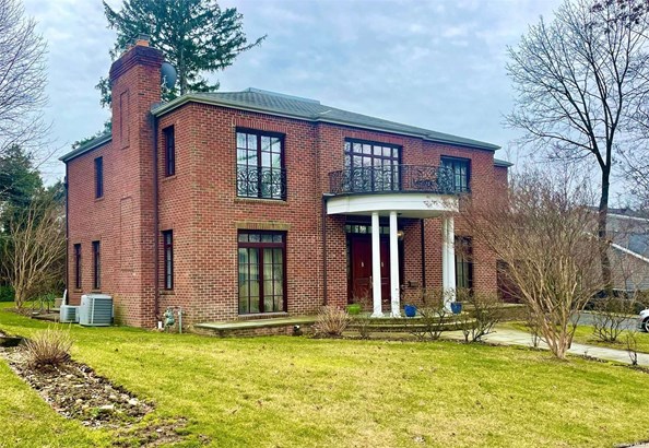 Single Family Residence, Colonial - Roslyn Heights, NY