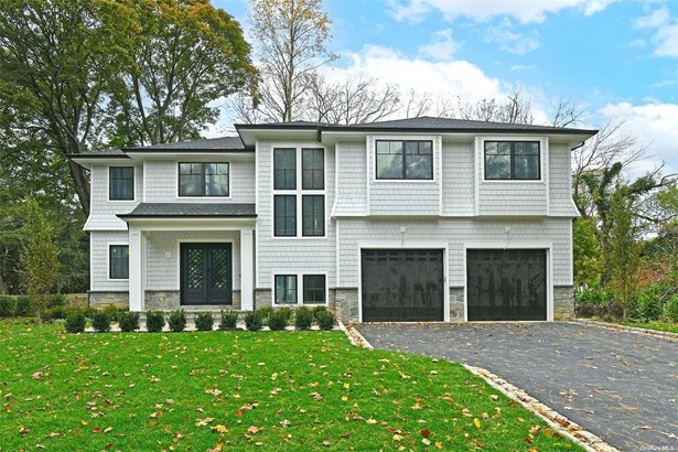 Single Family Residence, Colonial - Roslyn Heights, NY